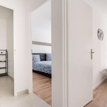 Home-Like Apartment Near Disneyland Шеси Экстерьер фото