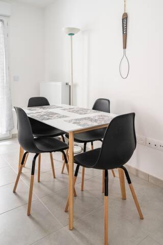 Home-Like Apartment Near Disneyland Шеси Экстерьер фото