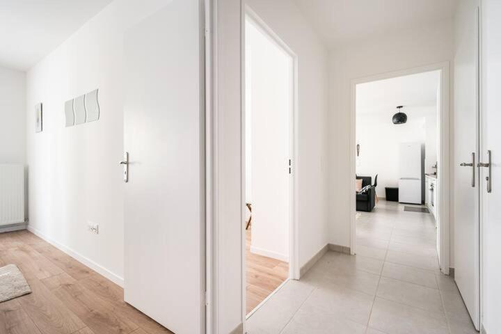 Home-Like Apartment Near Disneyland Шеси Экстерьер фото