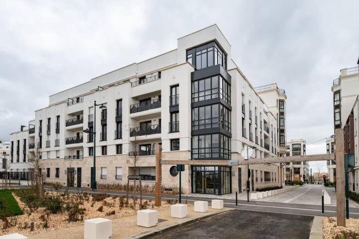 Home-Like Apartment Near Disneyland Шеси Экстерьер фото